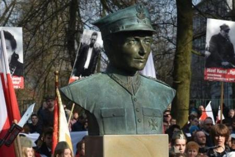 Pomnik płk. Łukasza Cieplińskiego „Pługa” w krakowskim Parku Jordana. Fot. PAP/J. Bednarczyk