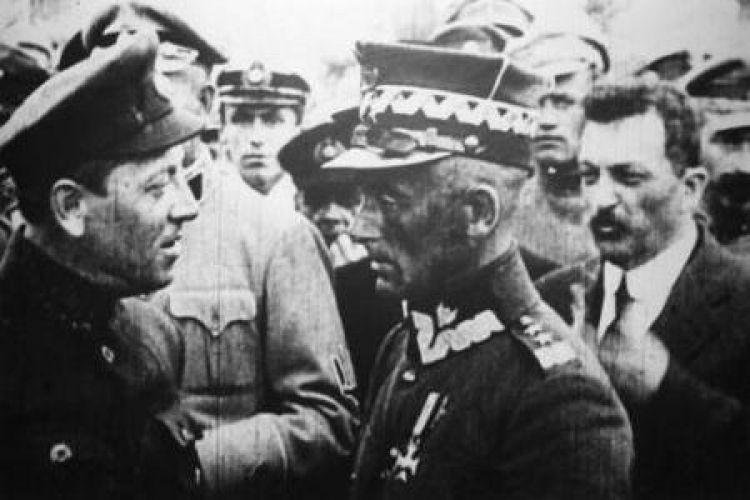  Semen Petlura i Edward Rydz-Śmigły na dworcu w Kijowie. 1920 r. Fot. PAP/CAF