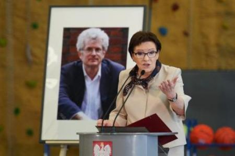 Premier Ewa Kopacz podczas uroczystego nadania szkole w Gdańsku im. Arkadiusza „Arama” Rybickiego. Fot. PAP/A. Warżawa