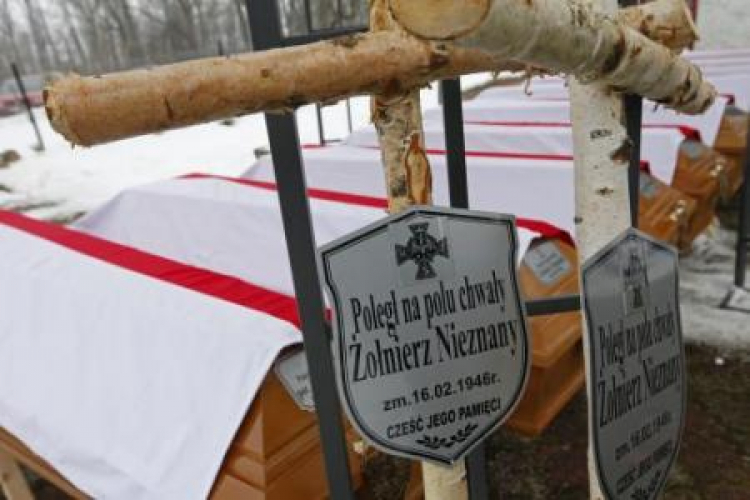 Uroczystości pogrzebowe żołnierzy III Brygady Wileńskiej NZW w Orłowie. 15.02.2015. Fot. PAP/A. Reszko 