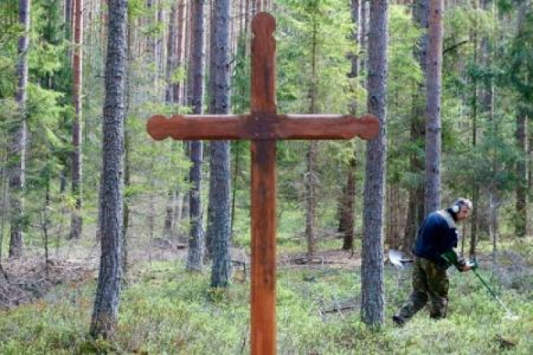 Poszukiwania szczątków ofiar w lesie w Piaśnicy. Fot. PAP/A. Warżawa Poszukiwania szczątków ofiar w lesie w Piaśnicy. Fot. PAP/A. Warżawa