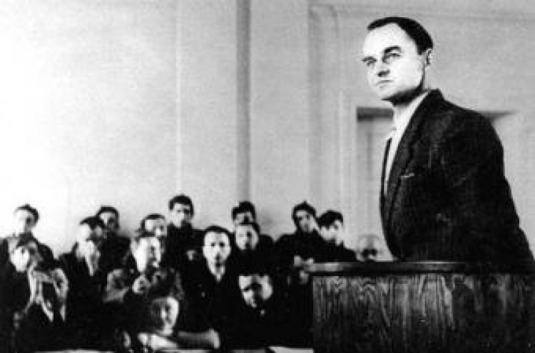 Witold Pilecki zeznaje podczas rozprawy. Fot. IPN. Źródło: rp.pl
