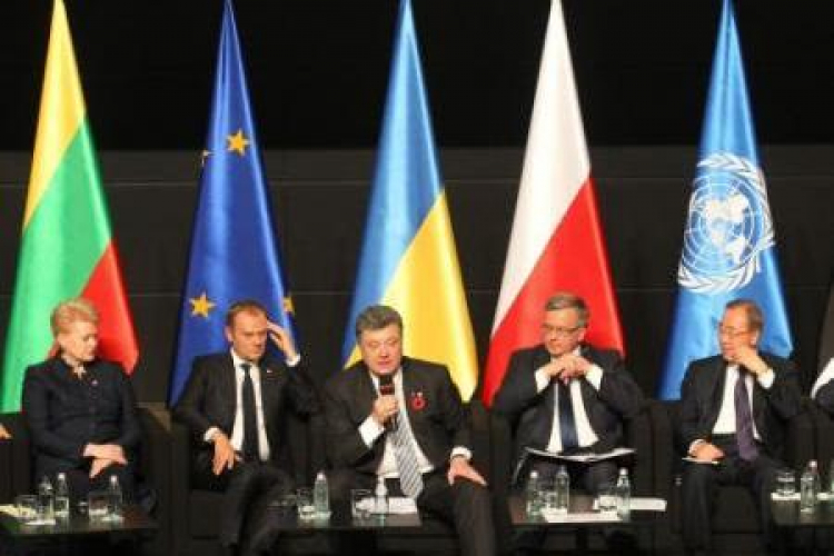 Prezydent Litwy, szef RE, prezydent Ukrainy, prezydent RP, sekretarz generalny ONZ debatują w ECS. Fot. PAP/P. Wittman Prezydent Litwy, szef RE, prezydent Ukrainy, prezydent RP, sekretarz generalny ONZ debatują w ECS. Fot. PAP/P. Wittman