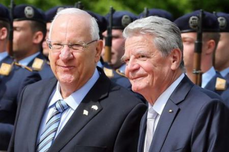 Prezydent Izraela Reuven Rivlin i prezydent Niemiec Joachim Gauck Fot. PAP/EPA