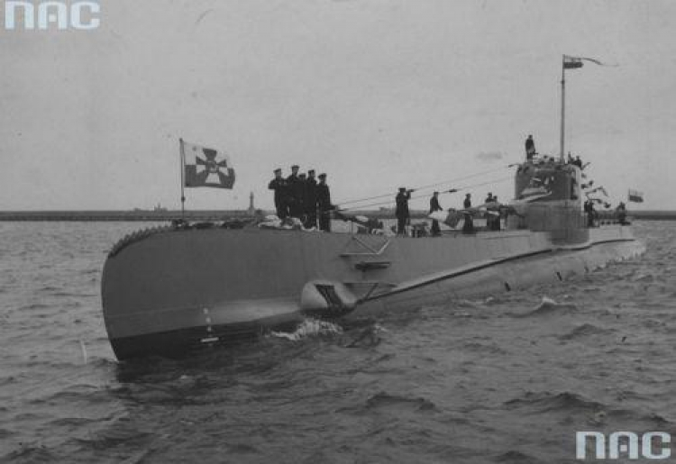 Okręt podwodny ORP "Orzeł" wpływa do portu w Gdyni. 1939.02.10. Fot. NAC