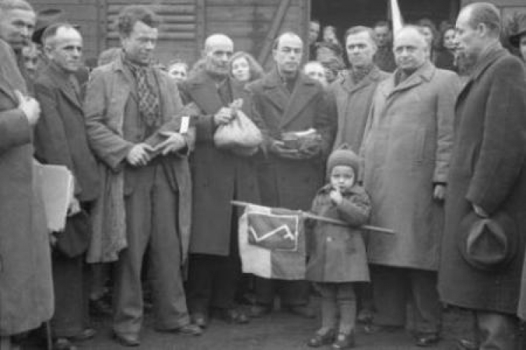 Pierwszy transport polskich repatriantów z Westfalii. Szczecin, 1948.04.06. Fot. PAP/CAF