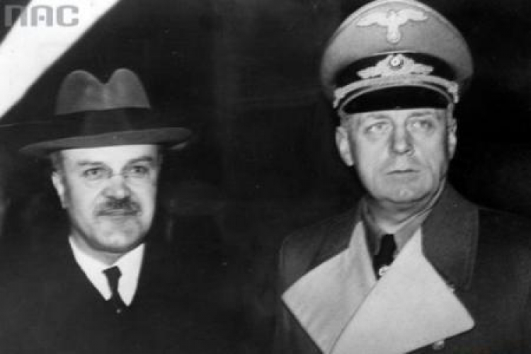 Komisarz ludowy Wiaczesław Mołotow i minister spraw zagranicznych Joachim von Ribbentrop. Berlin. 1940.11.12. Fot. NAC  