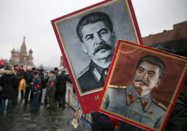 Portrety Stalina na Placu Czerwonym w Moskwie. 2014.03.05. Fot. PAP/EPA