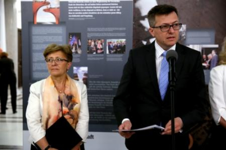 Wicemarszałek Sejmu E. Radziszewska i dyr. MHP R. Kostro otworzyli wystawę "Odwaga i pojednanie". Fot. PAP/T. Gzell
