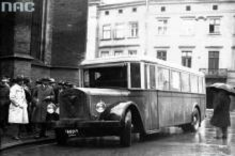 Autobus Saurer podczas prób na polskich drogach - 1930. Źródło: NAC 