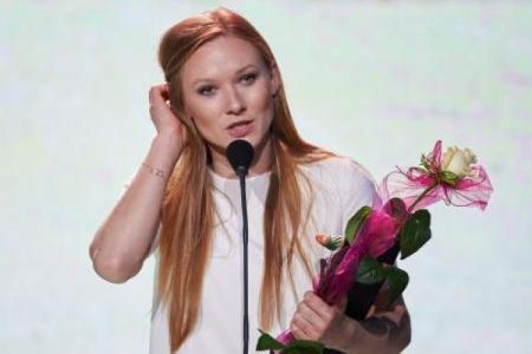 Aktorka Katarzyna Dąbrowska odebrała nagrodę za rolę kobiecą w słuchowisku "Pożegnalna podróż". Fot. PAP/A. Warżawa