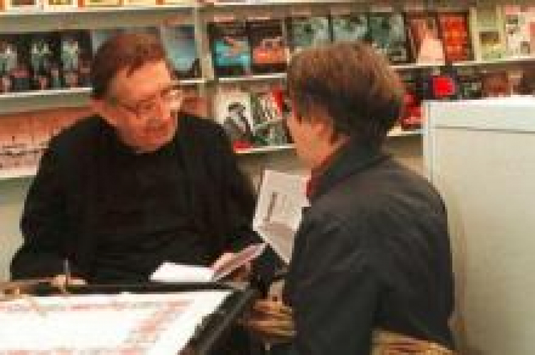 Ks. Jan Twardowski na Targach Książki w Krakowie. Fot. PAP/J. Bednarczyk Ks. Jan Twardowski na Targach Książki w Krakowie. Fot. PAP/J. Bednarczyk