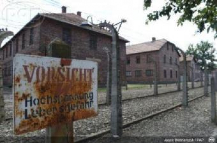 Teren byłego niemieckiego nazistowskiego obozu koncentracyjnego i zagłady Auschwitz. Fot. PAP/J. Bednarczyk 