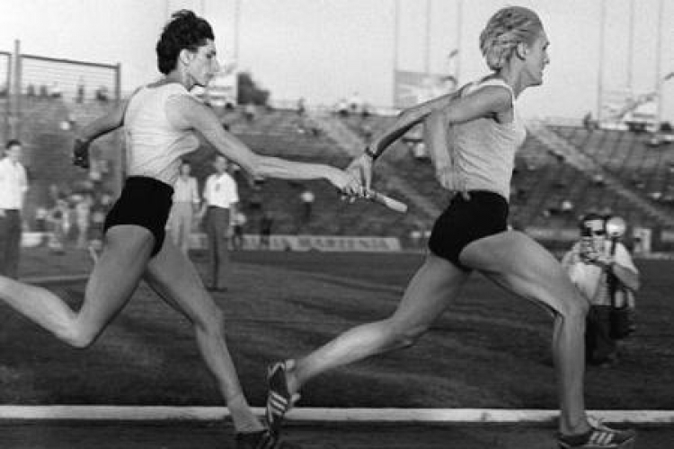 Duet K-K podczas mityngu lekkoatletycznego na stadionie Legii, sierpień 1966 r. Fot. PAP/Olszewski