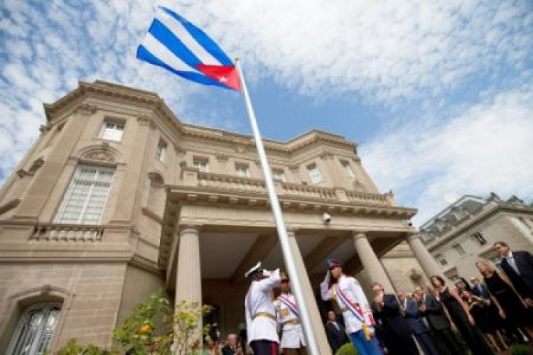Kubańska flaga w Waszyngtonie Fot.PAP/EPA