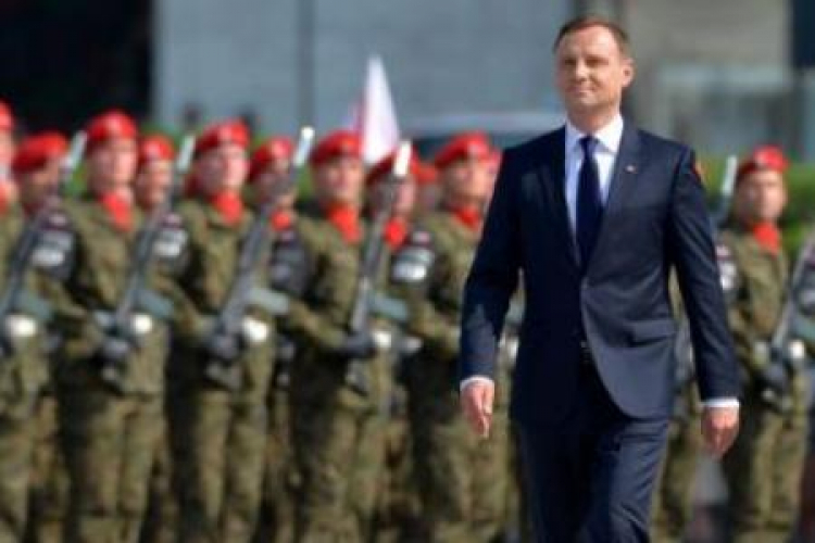 Prezydent Andrzej Duda podczas uroczystości przejęcia zwierzchnictwa nad Siłami Zbrojnymi. Fot. PAP/M. Obara 