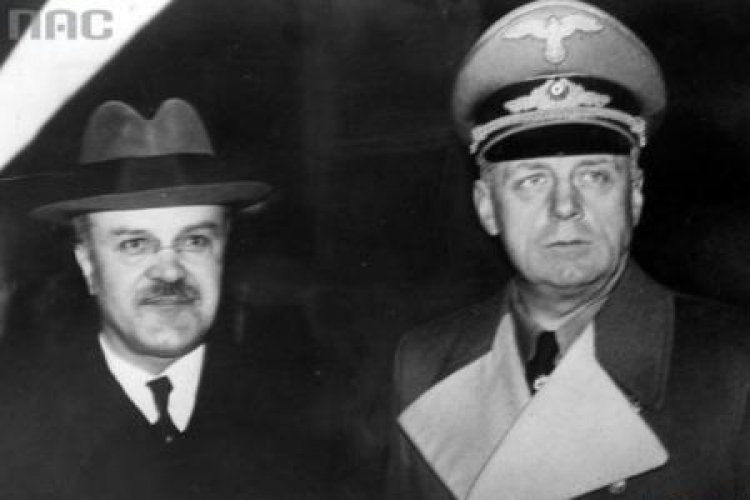 Komisarz ludowy ZSRS Wiaczesław Mołotow i minister spraw zagranicznych III Rzeszy Joachim Ribbentrop. 1940 r. Fot. NAC