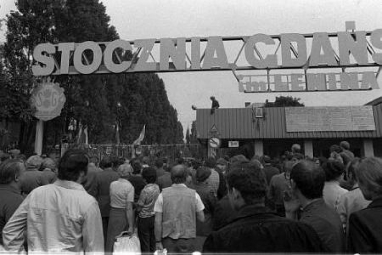 Stocznia Gdańska - Sierpień 1980 Fot. PAP/CAF-Tadeusz Zagoździński