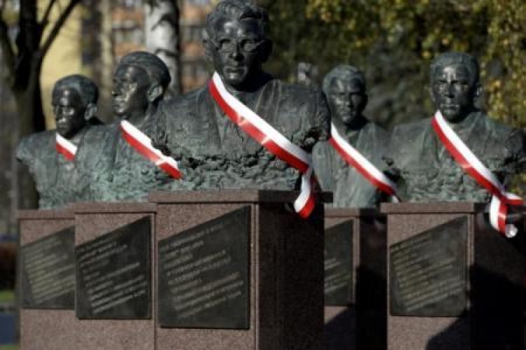 Popiersie Ł. Cieplińskiego i członków Zarządu WiN. Fot. PAP/D. Delmanowicz