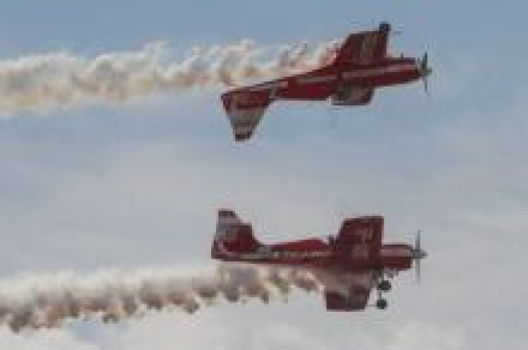 Pokaz grupy Żelazny podczas Air Show Radom 2015. Fot. PAP/M. Walczak