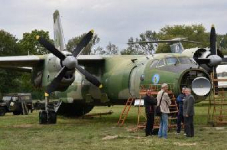 Wystawa poświęcona samolotom An-26 w krakowskim Muzeum Lotnictwa Polskiego. Fot. PAP/J. Bednarczyk