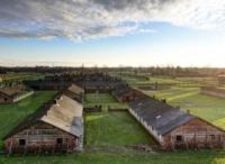 Konserwowane baraki w najstarszej części obozu. Fot. Muzeum Auschwitz Birkenau