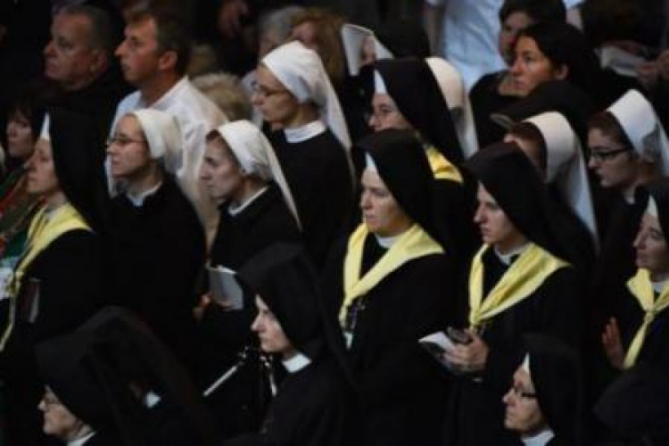 Siostry zakonne uczestniczą w uroczystości beatyfikacyjnej siostry Klary Szczęsnej. Fot. PAP/J. Bednarczyk