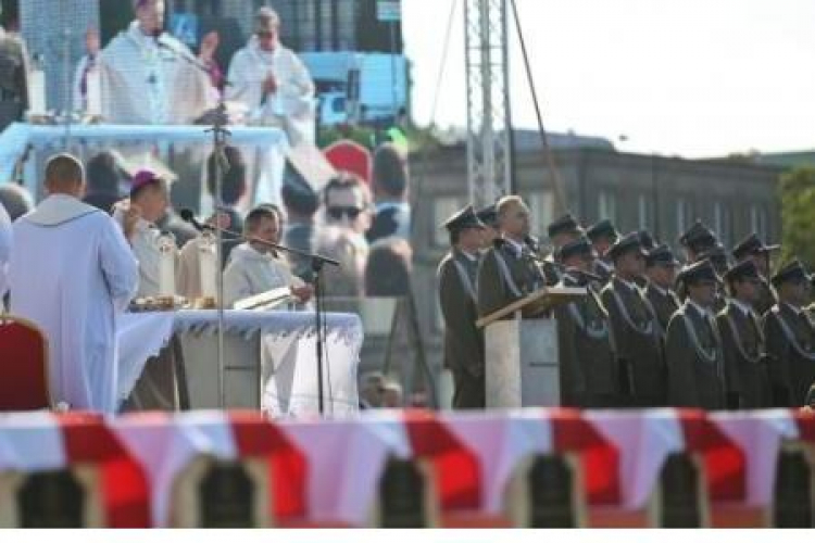 Msza żałobna na pl. Piłsudskiego w Warszawie. Fot. PAP/T. Gzell