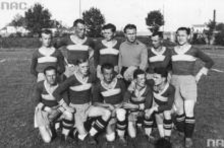 Drużyna piłkarska klubu sportowego Resovia Rzeszów. 1934 r. Fot. NAC