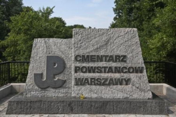 Cmentarzu Powstańców Warszawy. Fot. PAP/R. Guz