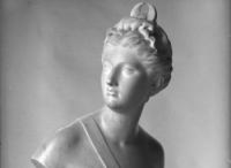 Marmurowe popiersie antycznej bogini Diany Jeana-Antoine’a Houdona. Źródło: MKiDN