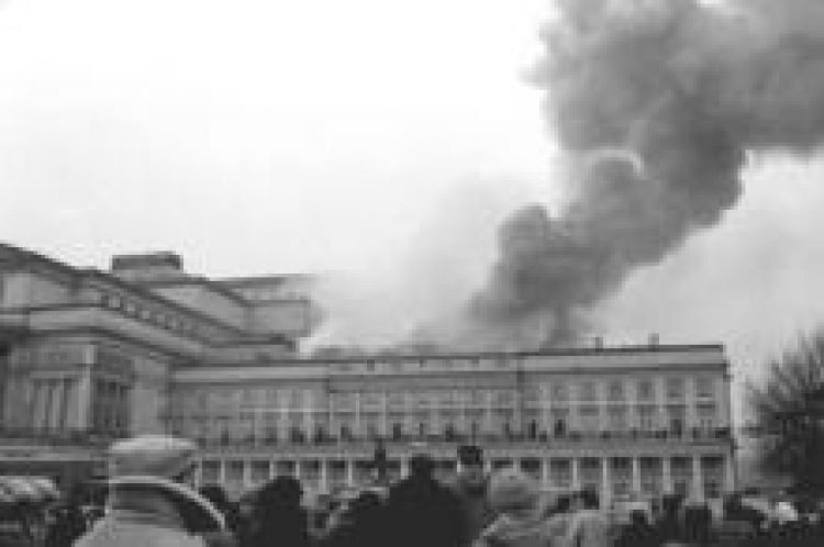 Pożar Teatru Narodowego w Warszawie. Fot. PAP/D. Kwiatkowski