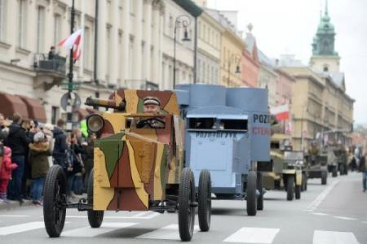 Uczestnicy defilady historycznej z okazji Święta Niepodległości. Fot. PAP/B. Zborowski