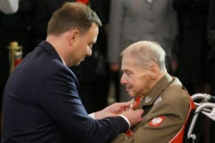 Prezydent RP Andrzej Duda i odznaczany Janusz Brochwicz-Lewiński. Fot. PAP/P. Supernak