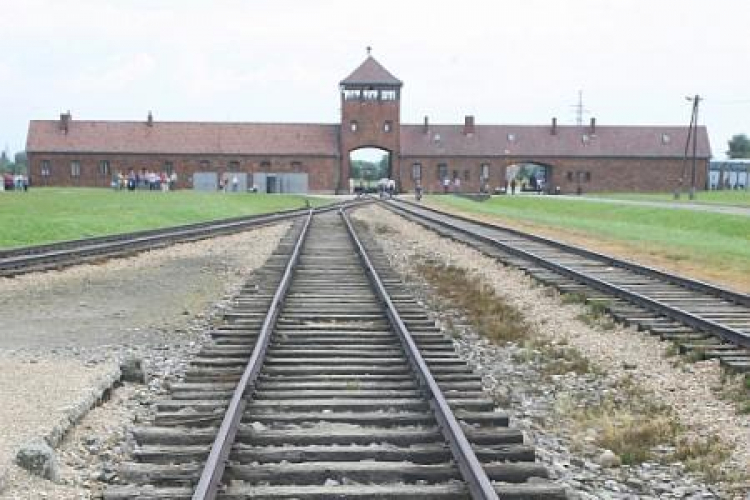 Obozowa rampa w KL Birkenau Fot. PAP/J. Bednarczyk