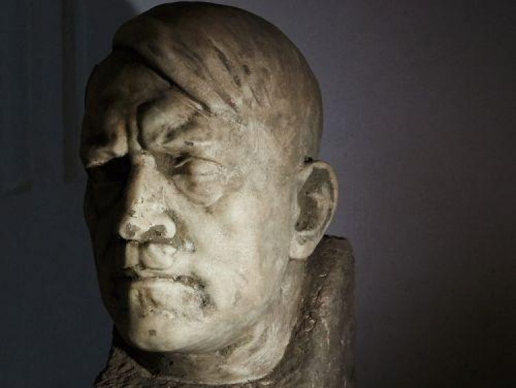 Rzeźba Josefa Thoraka przestawiająca Adolfa Hitlera. Fot. PAP/A. Warżawa