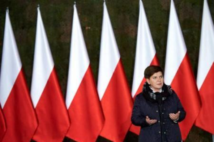 Premier Beata Szydło przemawia podczas powitania repatriantów ze wschodniej Ukrainy. 23.11.2015. Fot. PAP/A. Warżawa