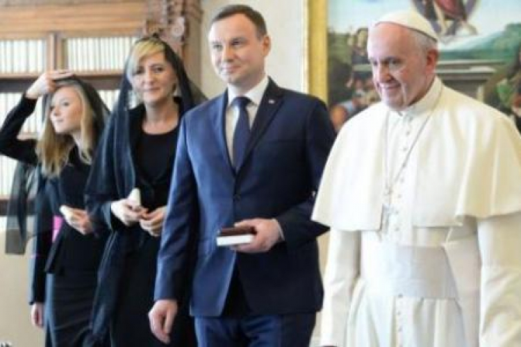 Prezydent Andrzej Duda z żoną Agatą i córką Kingą na audiencji u papieża Franciszka w Watykanie. Fot. PAP/J. Turczyk