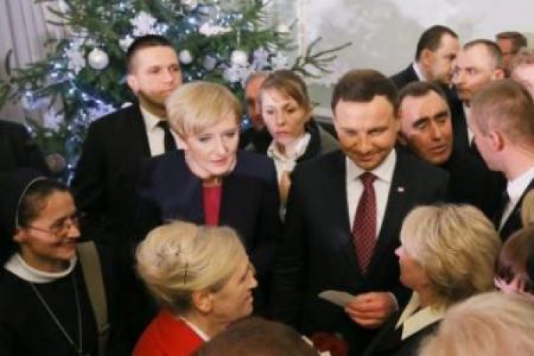 Prezydent Andrzej Duda z małżonką Agatą Kornhauser-Dudą podczas spotkania z Polakami mieszkającymi na Ukrainie. Fot. PAP