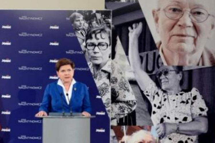 Premier Beata Szydło podczas uroczystości nadania Sali Kolumnowej w KPRM imienia Anny Walentynowicz. Fot. PAP/J. Turczyk