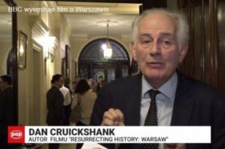 Film o odbudowie Warszawy w BBC Four. Naz djęciu: Dan Cruickshank, autor filmu. Źródło: PAP