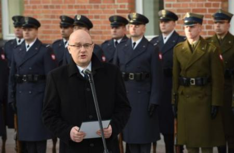 Wiceszef MON Bartłomiej Grabski, podczas uroczystości pod pomnikiem poległych na misjach. Fot. PAP/R. Pietruszka