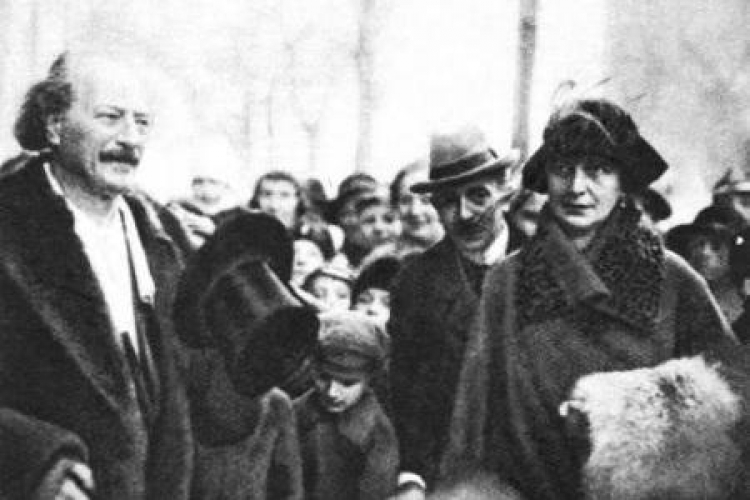 Ignacy Jan Paderewski z żoną Heleną witani przez rodaków po powrocie do Polski. Poznań, 26.12.1918. Fot. PAP/Reprodukcja