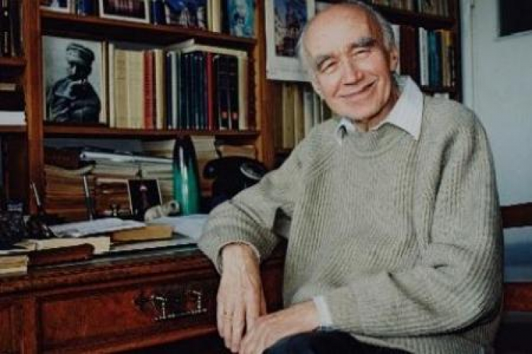 Prof. Artur Hutnikiewicz. Źródło: archiwum UMK Prof. Artur Hutnikiewicz. Źródło: archiwum UMK