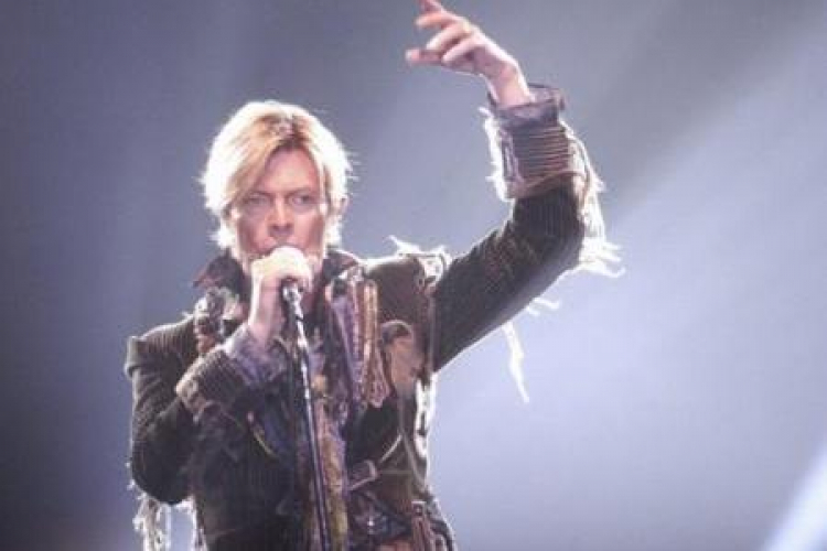 David Bowie podczas koncertu w Pradze 2004 r. Fot. PAP/EPA
