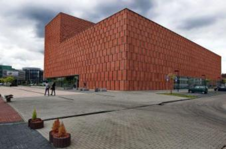 Budynek Centrum Informacji Naukowej i Biblioteka Akademicka w Katowicach. Fot. PAP/A. Grygiel