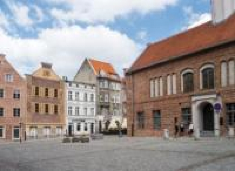 Rynek Starego Miasta w Olsztynie. Fot. PAP/J. Ochoński