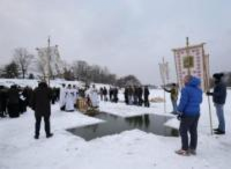 Święto Chrztu Pańskiego przy jeziorku Czerniakowskim w Warszawie. Fot. PAP/P. Supernak Święto Chrztu Pańskiego przy jeziorku Czerniakowskim w Warszawie. Fot. PAP/P. Supernak