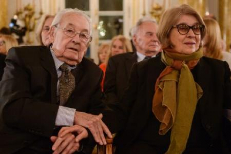 Andrzej Wajda z żoną Krystyną Zachwatowicz-Wajdą laureatami Nagrody im. prof. A. Gieysztora. Fot. PAP/J. Kamiński