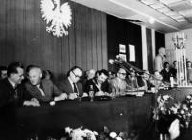 Podpisanie porozumienia 31 sierpnia 1980 r. Fot. PAP/Z. Trybek